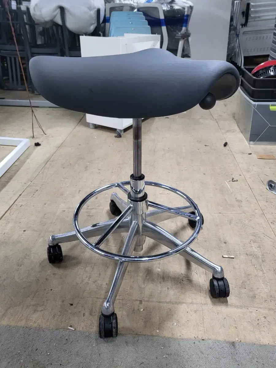 휴먼스케일 Freedom Saddle Stool